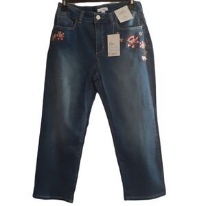 New Croft & Barrow Classic Stretch Capri Embroidered Jean's